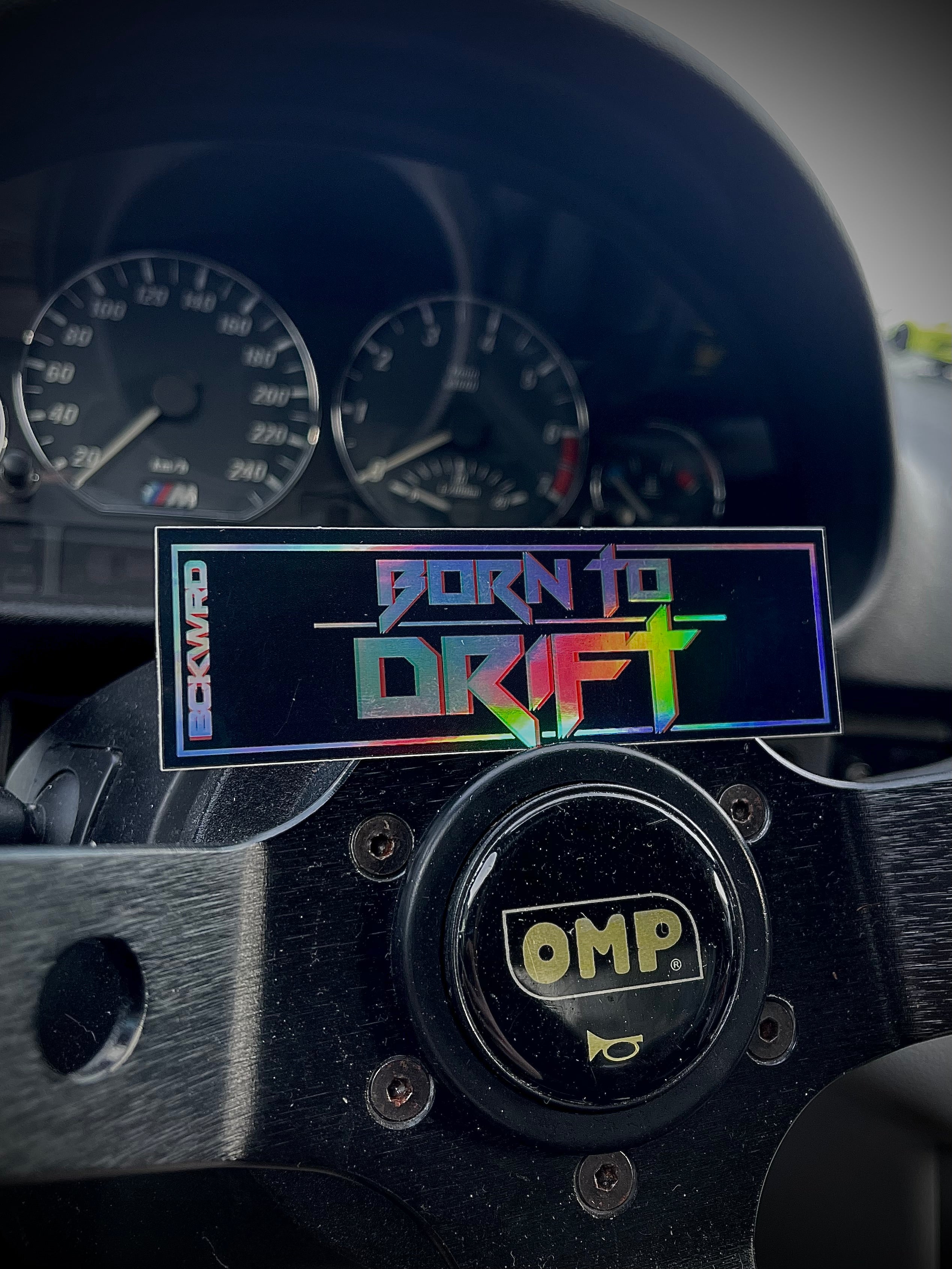 Stickers holographique "BORN TO DRIFT"