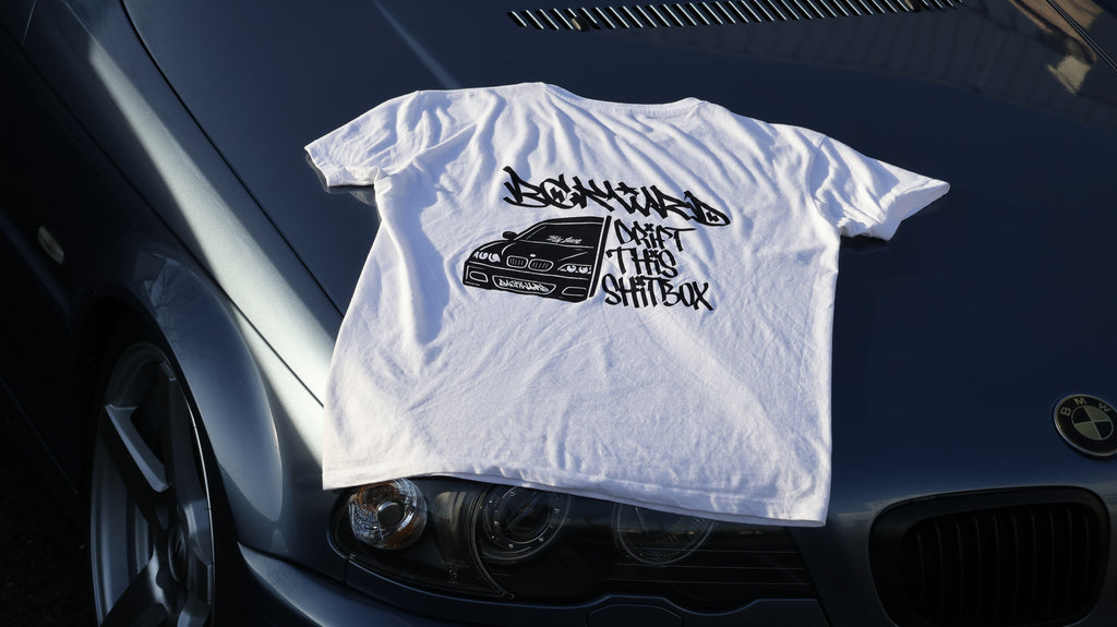 T-Shirt BACKWARD "Drift This Shitbox" Blanc