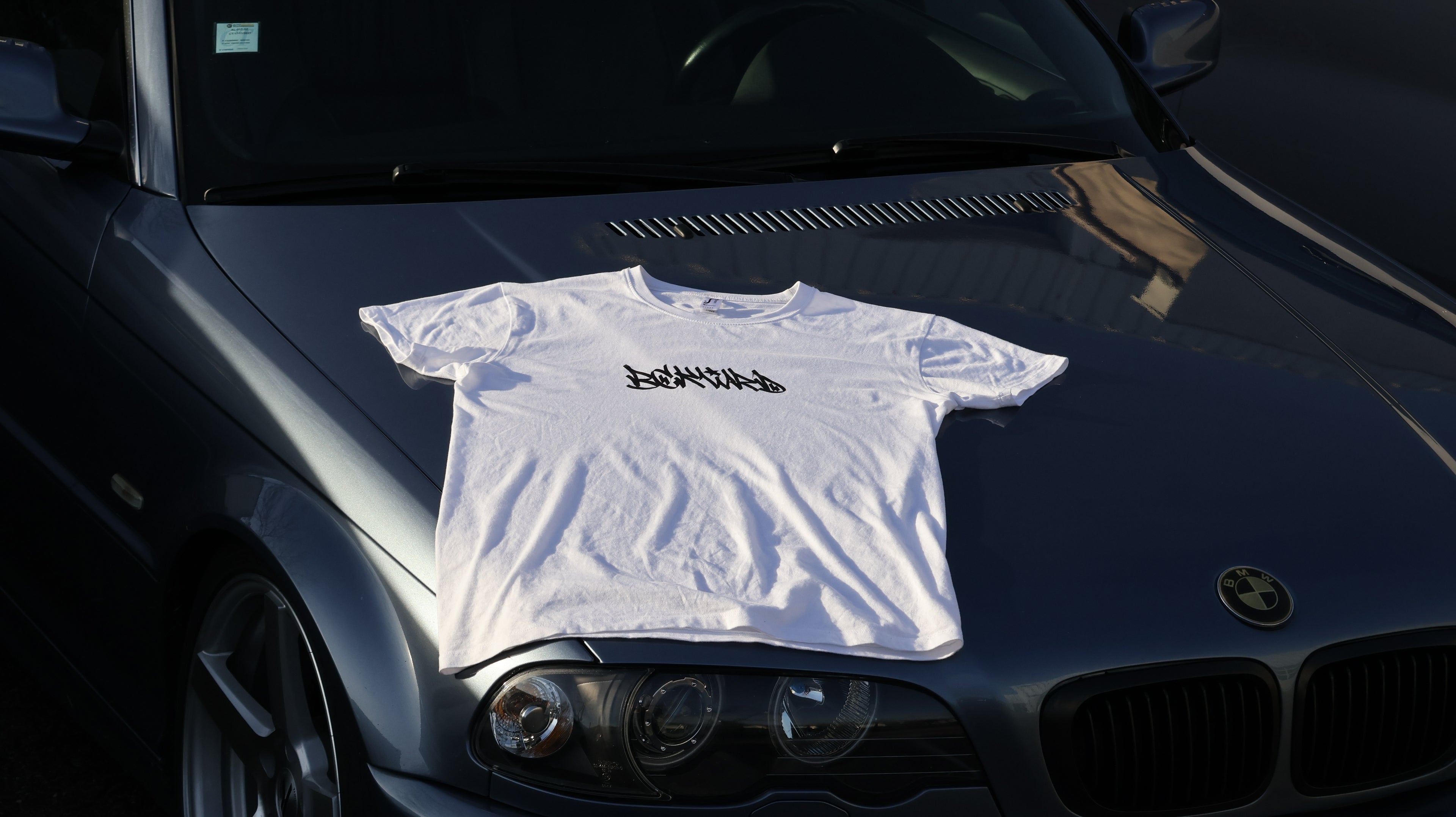 T-Shirt BACKWARD "Drift This Shitbox" Blanc