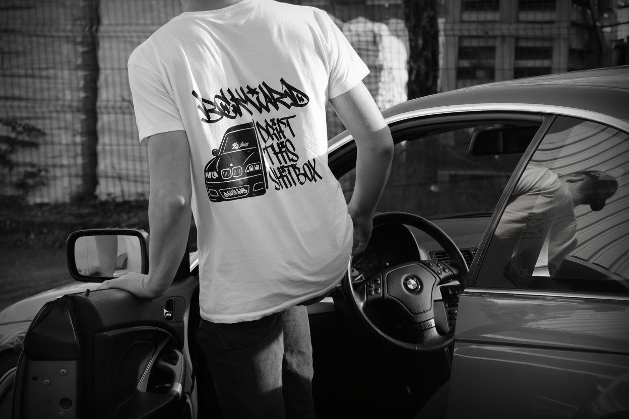 T-Shirt BACKWARD "Drift This Shitbox" Blanc
